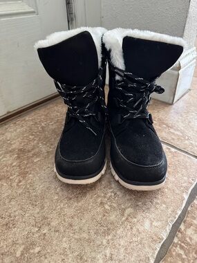 Women's Black Faux-Fur Lined Winter Boots - Lace-Up Snow Boot